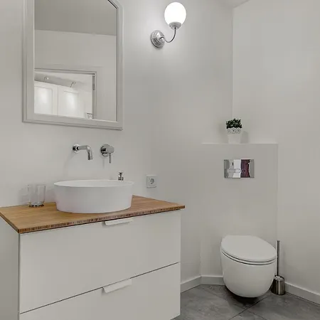 Five Star Downtown *